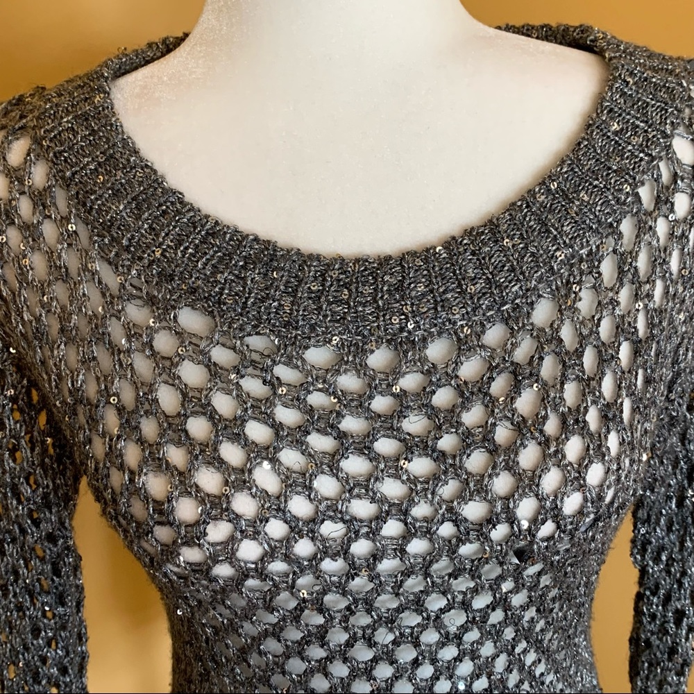 White House Black Market Gray Crochet Wool Sequin Sweater Top Size Small/Med - Picture 4 of 9